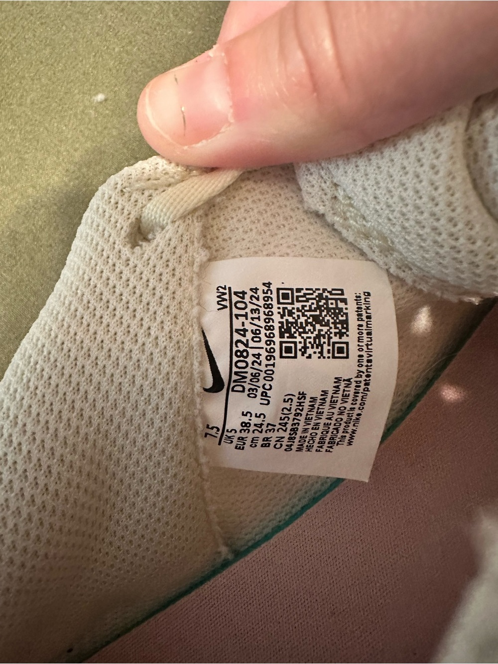 Nike Women’s Light Pink Mesh Training Sneakers - Picture 5 of 11
